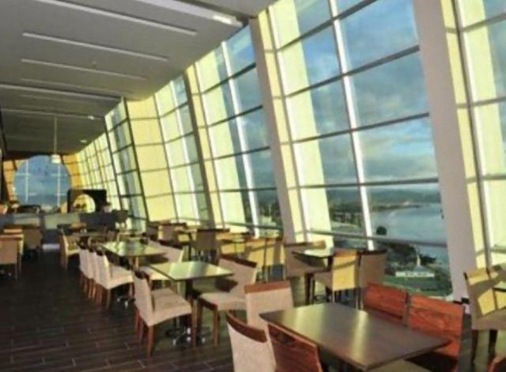 Hotel Dreams Valdivia Restaurante foto The interior of the lounge