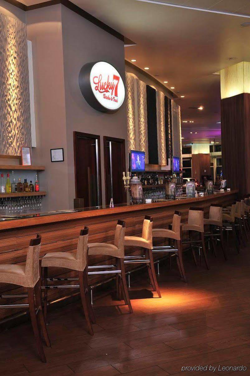 Hotel Dreams Valdivia Restaurante foto The bar at the Hard Rock Cafe in Times Square, New York City