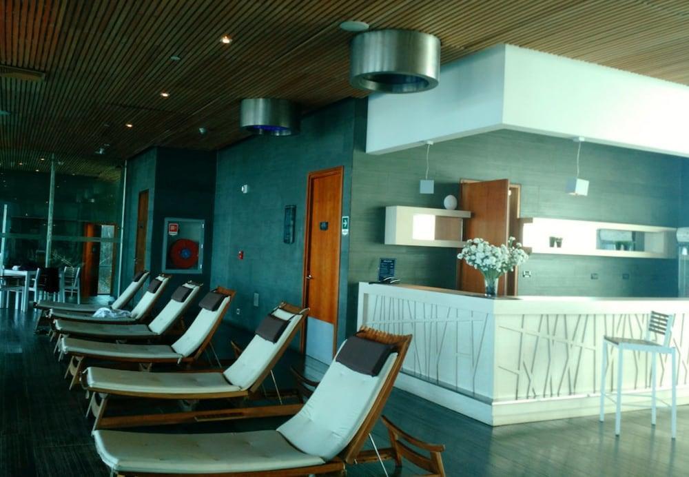Hotel Dreams Valdivia Exterior foto The interior of the lounge