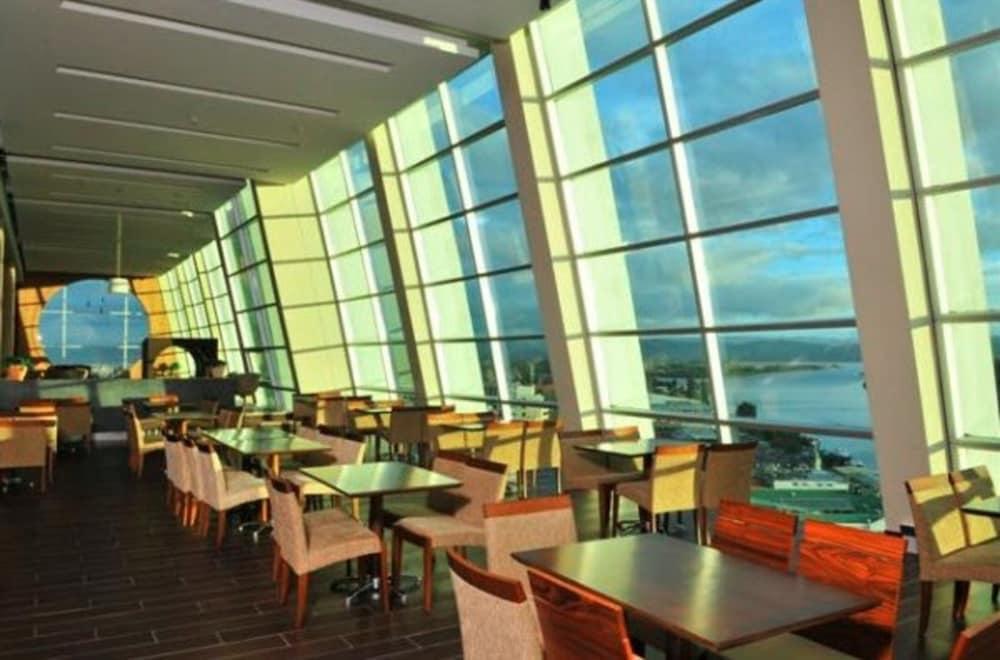 Hotel Dreams Valdivia Exterior foto The 360° Restaurant